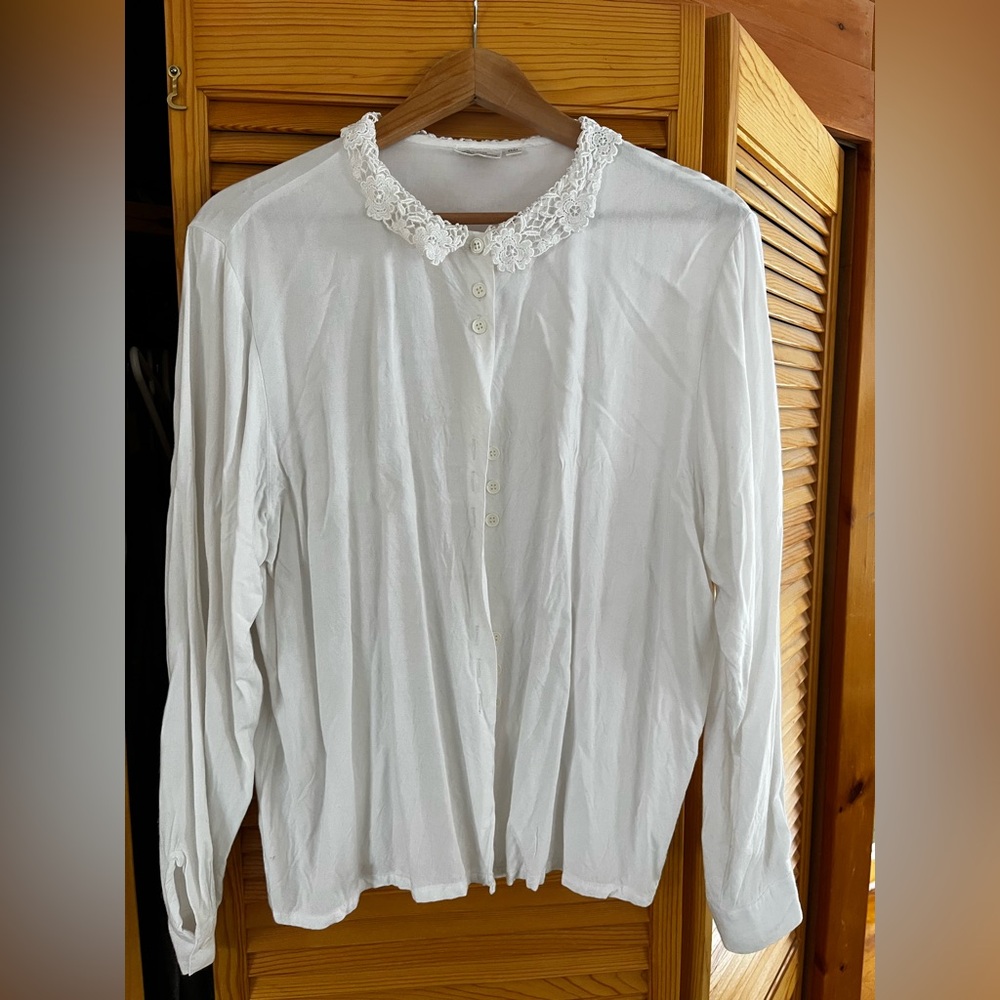 Vintage button down with lace collar